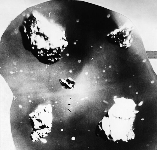 قطع من الالماس ذات الأصل النيزكي في منطقة سقوط النيزك في سيبيريا قطع من الالماس ذات الأصل النيزكي في منطقة سقوط النيزك في سيبيريا - سبوتنيك عربي