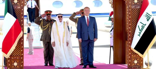 الرئيس العراقي برهم صالح مع الأمير الكويتي الشيخ صباح الأحمد الصباح خلال حفل استقبال في بغداد - سبوتنيك عربي