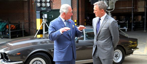 تجول ولي العهد البريطاني الأمير تشارلز في موقع تصوير فيلم بوند الجديد تجول ولي العهد البريطاني الأمير تشارلز في موقع تصوير فيلم بوند الجديد - سبوتنيك عربي