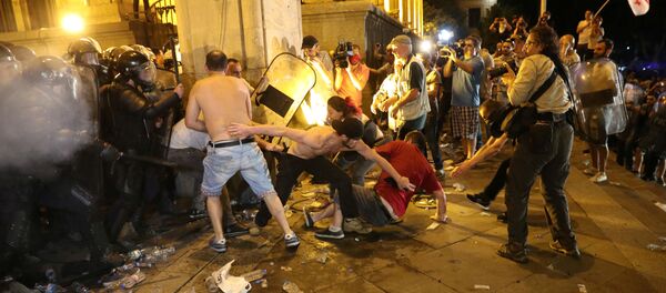 احتجاجات في تبليسي أمام البرلمان الجورجي، جورجيا 20 - 21 يونيو/ حزيران 2019 - سبوتنيك عربي