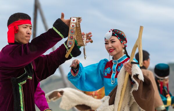 عرض مسرحي للفنانين في حفل افتتاحي للمهرجان الدولي السابع للقوميات الثقافية ألعاب يوردينيان - ألعاب شعوب أوراسيا - سبوتنيك عربي