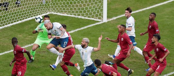 منتخب قطر أمام الأرجنتين في بطولة كوبا أمريكا  - سبوتنيك عربي
