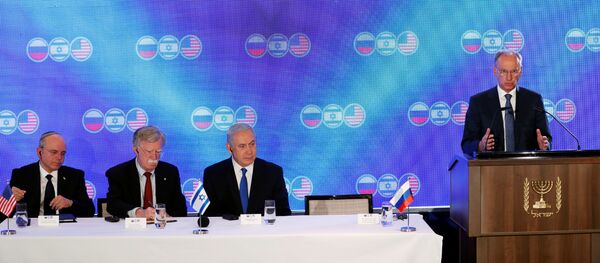 سكرتير مجلس الأمن الروسي، نيقولاي باتروشيف أثناء القمة الأمريكية الروسية الإسرائيلية في القدس سكرتير مجلس الأمن الروسي، نيقولاي باتروشيف أثناء القمة الأمريكية الروسية الإسرائيلية في القدس - سبوتنيك عربي