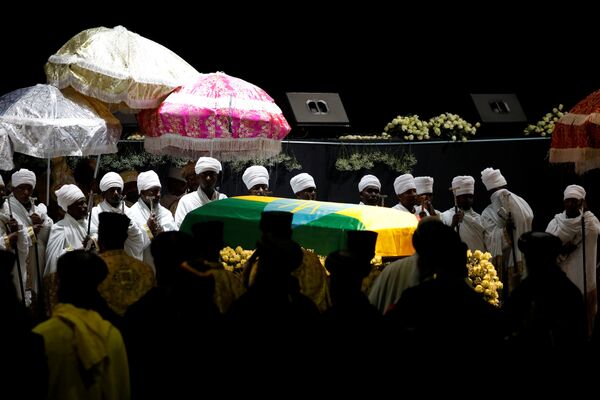 جانب من جنازة رئيس أركان الجيش الإثيوبي جانب من جنازة رئيس أركان الجيش الإثيوبي - سبوتنيك عربي