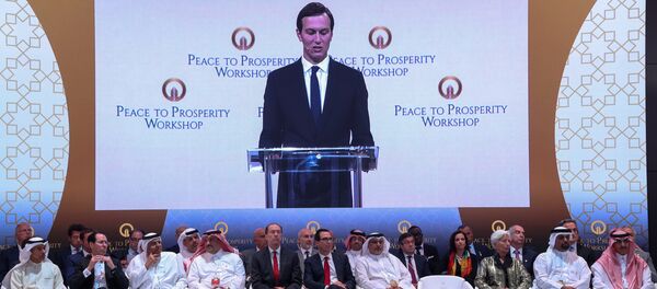 كبير مستشاري البيت الأبيض جاريد كوشنر يتحدث في مؤتمر السلام من أجل الازدهار المنعقد في المنامة - سبوتنيك عربي