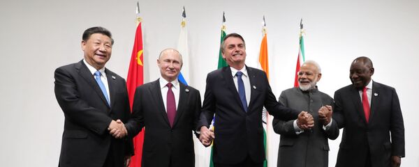 قمة مجموعة العشرين 2019 في مدينة أوساكا، اليابان 28 يونيو/ حزيران 2019 - الرئيس الروسي فلاديمير بوتين ونظيره الصيني شي جين بينغ ورئيس الوزراء الهندي ناريندرا مودي، ورئيس جنوب أفريقيا ورئيس البرازيل قمة مجموعة العشرين 2019 في مدينة أوساكا، اليابان 28 يونيو/ حزيران 2019 - الرئيس الروسي فلاديمير بوتين ونظيره الصيني شي جين بينغ ورئيس الوزراء الهندي ناريندرا مودي، ورئيس جنوب أفريقيا ورئيس البرازيل - سبوتنيك عربي