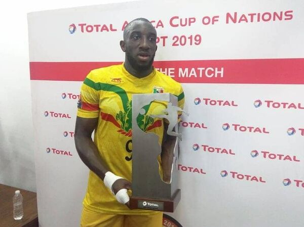 موسى ماريجا نجم منتخب مالي ونادي بورتو البرتغالي والفائز بجائزة أفضل لاعب في مباراة تونس ومالي  - سبوتنيك عربي