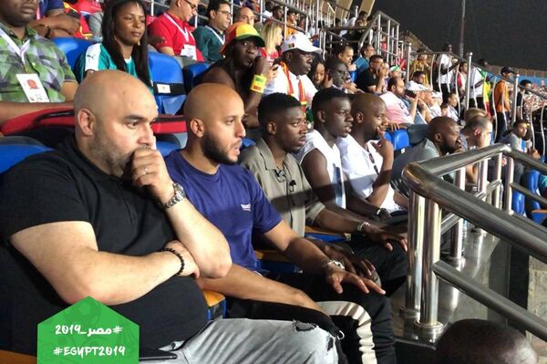 عثمان ديمبلي لاعب وسط برشلونة في مدرجات مباراة المغرب مع كوت ديفوار في أمم أفريقيا - سبوتنيك عربي