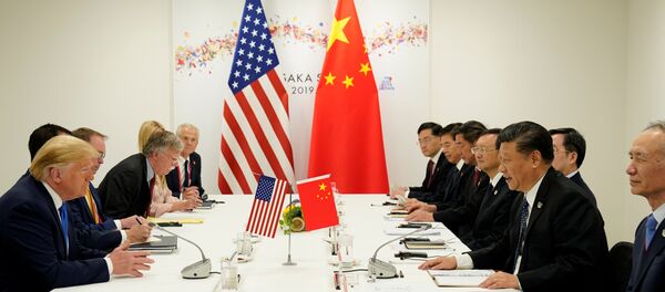 الرئيس الأمريكي دونالد ترامب والرئيس الصيني شي جين بينغ في اجتماع ثنائي خلال قمة قادة مجموعة العشرين في أوساكا باليابان - سبوتنيك عربي