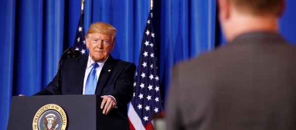 الرئيس الأمريكي دونالد ترامب يجيب على أسئلة الصحفيين في مؤتمر صحفي على هامش قمة العشرين بمدينة أوساكا اليابانية - سبوتنيك عربي