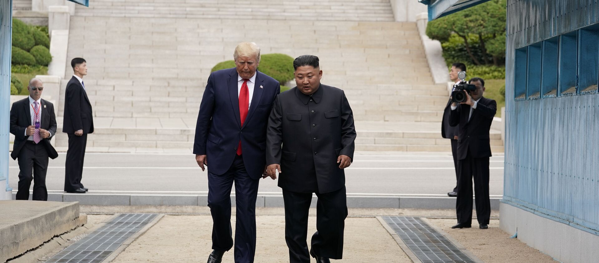 الرئيس الأمريكي ترامب وزعيم كوريا الشمالية كيم جون أون على حدود الكوريتين - سبوتنيك عربي, 1920, 10.09.2020