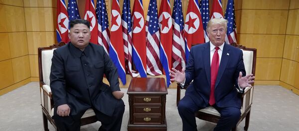 الرئيس الأمريكي دونالد ترامب وزعيم كوريا الشمالية كيم جون أون على حدود الكوريتين - سبوتنيك عربي