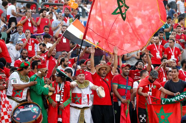 الجماهير في مباراة المغرب وساحل العاج باستاد السلام في القاهرة - سبوتنيك عربي