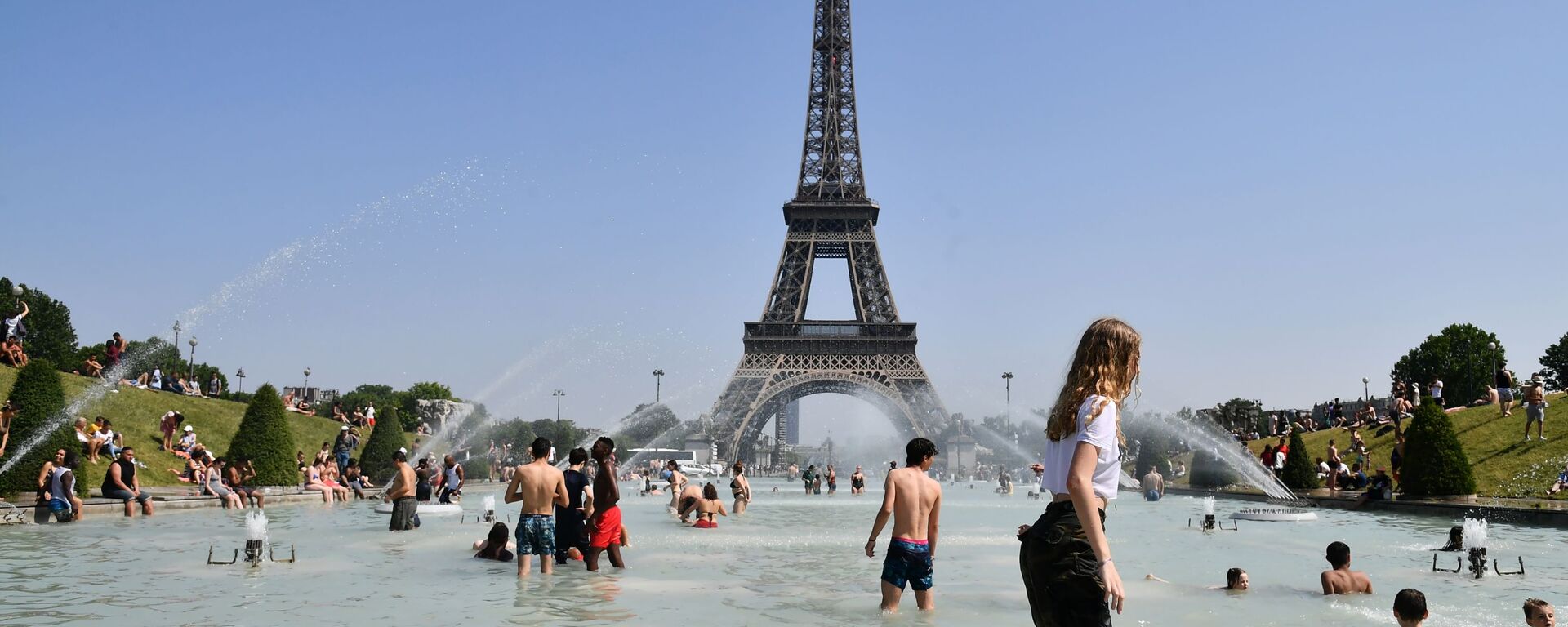 ارتفاع درجات الحرارة في باريس، حيث ارتفعت الحرارة لتصل غلى 38-40 درجة مئوية - سبوتنيك عربي, 1920, 08.08.2022