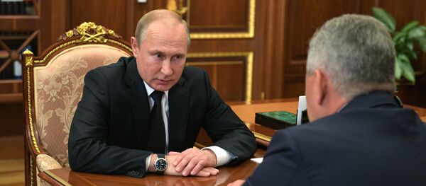 الرئيس فلاديمير بوتين يلتقي وزير الدفاع سيرغي شويغو الرئيس فلاديمير بوتين يلتقي وزير الدفاع سيرغي شويغو - سبوتنيك عربي