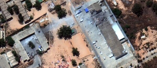 صور الأقمار الصناعية في أعقاب الغارة الجوية التي ضربت مركزًا للهجرة في ضاحية تاجوراء بطرابلس - سبوتنيك عربي