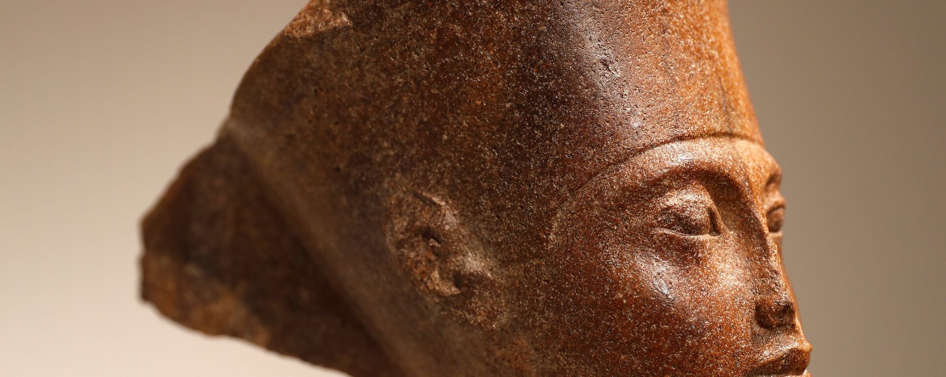 رأس توت عنخ آمون قبل بيعها في دار كريستيز للمزادات في لندن - سبوتنيك عربي, 1920, 14.03.2022