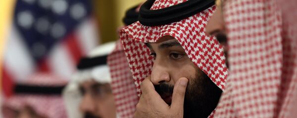 ولي العهد السعودي الأمير محمد بن سلمان خلال لقائه مع الرئيس دونالد ترامب خلال مأدبة فطور عمل على هامش قمة مجموعة العشرين في أوساكا باليابان  - سبوتنيك عربي