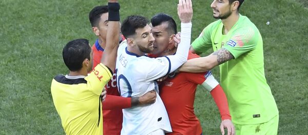 ميسي يتلقى بطاقة حمراء ميسي يتلقى بطاقة حمراء - سبوتنيك عربي