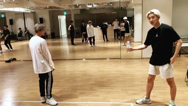 EXO's Baekhyun joining #BottleCapChallenge - سبوتنيك عربي