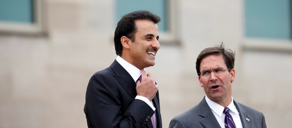 أمير قطر الشيخ تميم بن حمد آل ثاني مع وزير الدفاع الأمريكي مارك إسبر في ولاية فيرجينيا بالولايات المتحدة الأمريكية، 8 يوليو/تموز 2019 - سبوتنيك عربي