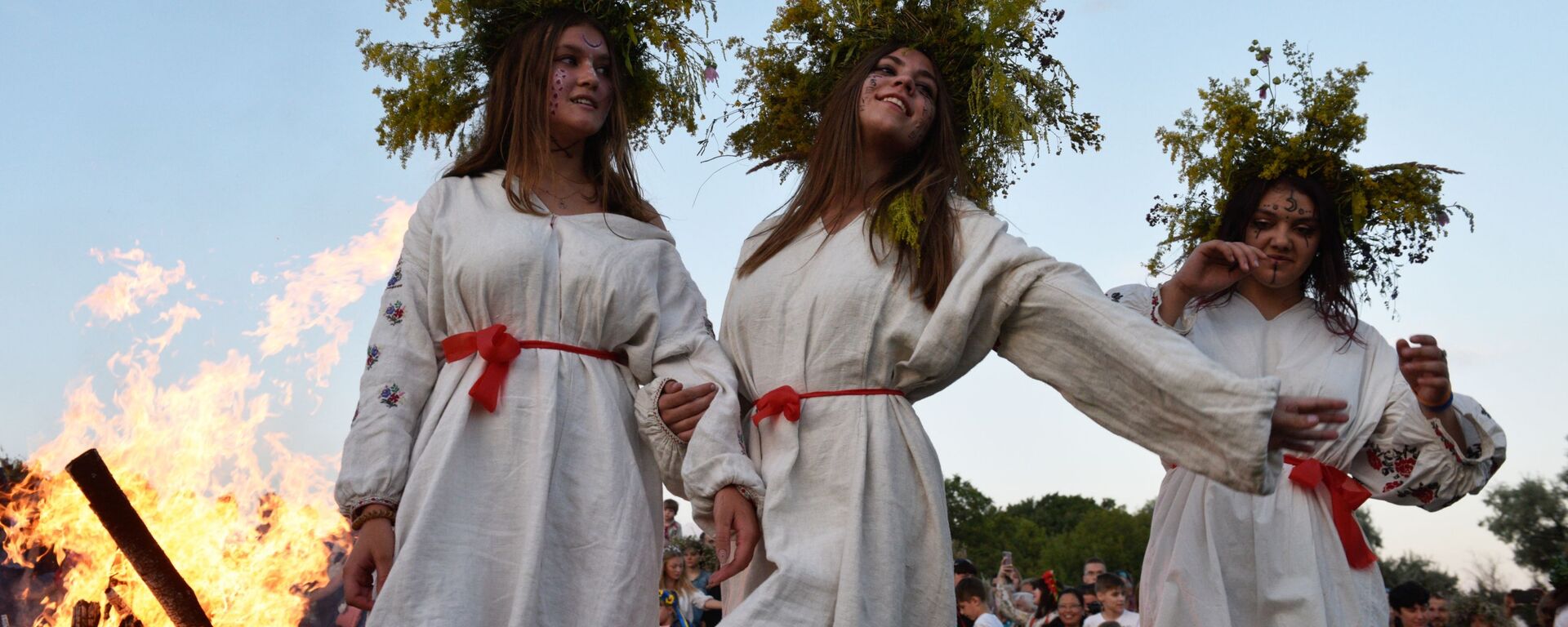 فتيات خلال يوم إيفان كوبالا في أوكرانيا - سبوتنيك عربي, 1920, 12.07.2019