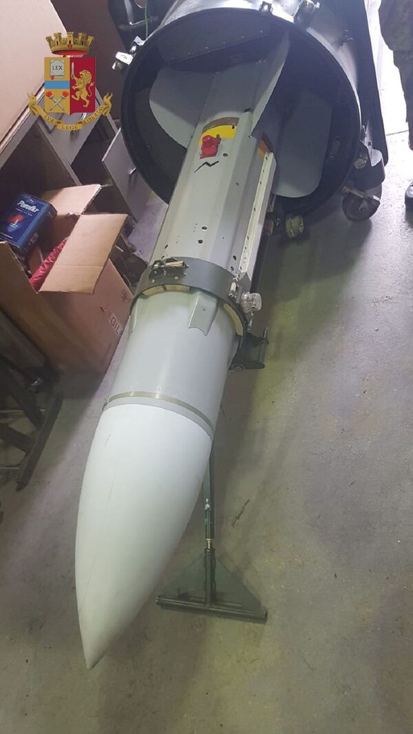 بينها صاروخ للجيش القطري... رسالة واتسآب تكشف عن ترسانة أسلحة لدى فاشيين في إيطاليا - سبوتنيك عربي