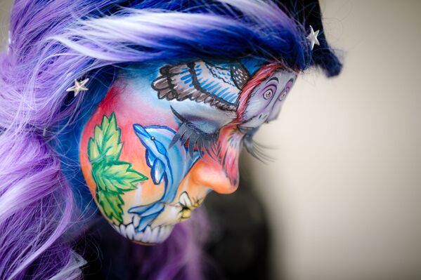 عارضات في مهرجان الرسم على الجسم الدولي (2019 World Bodypainting Festival) في النمسا - سبوتنيك عربي