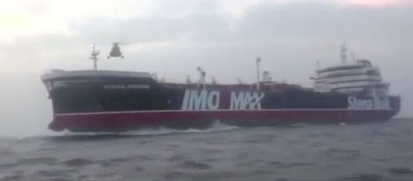 ناقلة نفط بريطانية ستينا امبريو بالقرب من مضيق هرمز، 19 يوليو/ تموز 2019 - سبوتنيك عربي