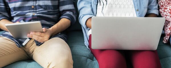 مخاطر استخدام كمبيوتر محمول على القدمين - سبوتنيك عربي