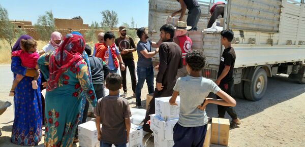 لأول مرة منذ 8 سنوات... إغاثة الهلال الأحمر السوري تصل إلى مركدة في ريف الحسكة - سبوتنيك عربي