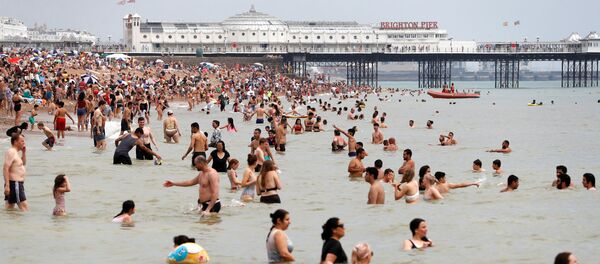 شاطئ براتيون، بسبب موجة الحر العنيفة 25 يوليو/تموز 2019 - سبوتنيك عربي