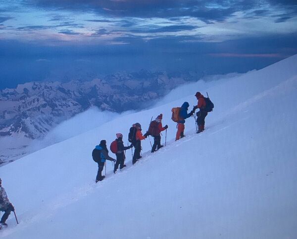 بالصور... فريق يضم 170 امرأة سعودية يتحدى أعلى قمم جبال العالم - سبوتنيك عربي