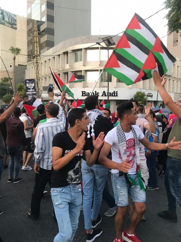 بالفيديو.. تظاهرة فلسطينية لبنانية رفضاً لقرارات وزير العمل بالفيديو.. تظاهرة فلسطينية لبنانية رفضاً لقرارات وزير العمل - سبوتنيك عربي