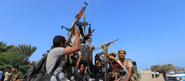 جنود حوثيون فوق إحدى المركبات في اليمن، 24 يوليو/تموز 2019 - سبوتنيك عربي