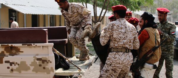 رد فعل الجنود بعد هجوم صاروخي على عرض عسكري خلال حفل تخرج للقوات التي تم تجنيدها حديثًا في عدن رد فعل الجنود بعد هجوم صاروخي على عرض عسكري خلال حفل تخرج للقوات التي تم تجنيدها حديثًا في عدن - سبوتنيك عربي