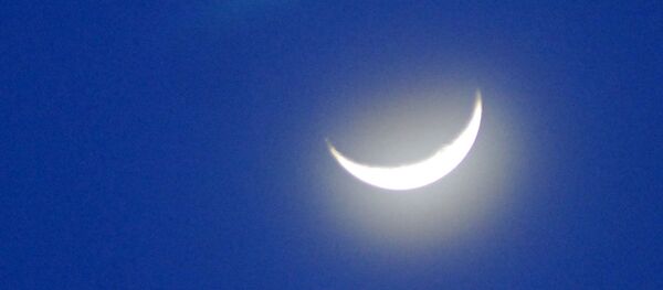 منظر للكوكب فينوس يحيط به هلال رقيق في حيدر آباد بالهند - سبوتنيك عربي