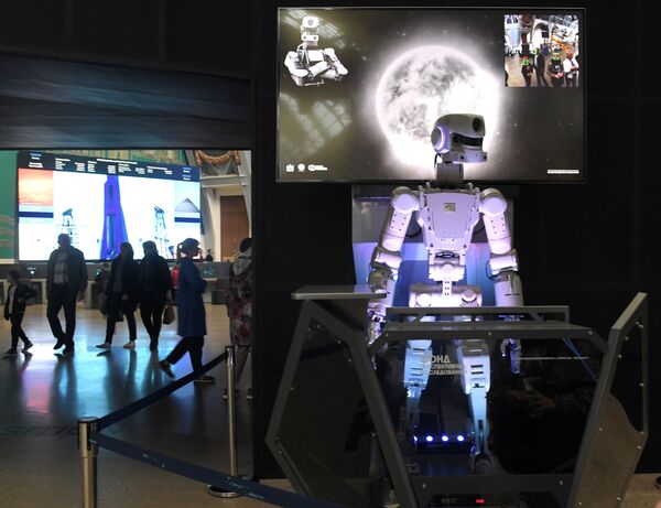 الروبوت الروسي إلى محطة الفضاء الدولية يتمتع بحس الفكاهة واجتماعي الروبوت الروسي إلى محطة الفضاء الدولية يتمتع بحس الفكاهة واجتماعي - سبوتنيك عربي