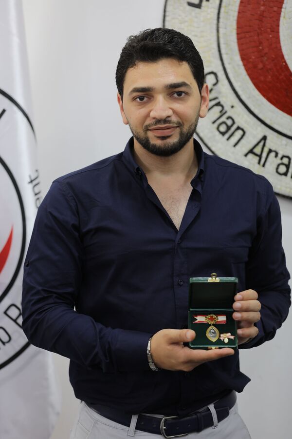 الصليب الأحمر يمنح مسعفا سوريا أعلى وسام دولي للممرضين - سبوتنيك عربي