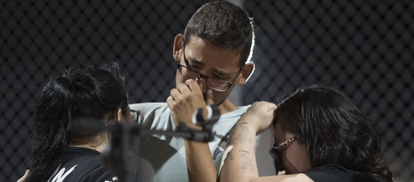 موظفو وول مارت بعد هجمات إطلاق النار في مدينة إل باسو، ولاية تكساس - سبوتنيك عربي