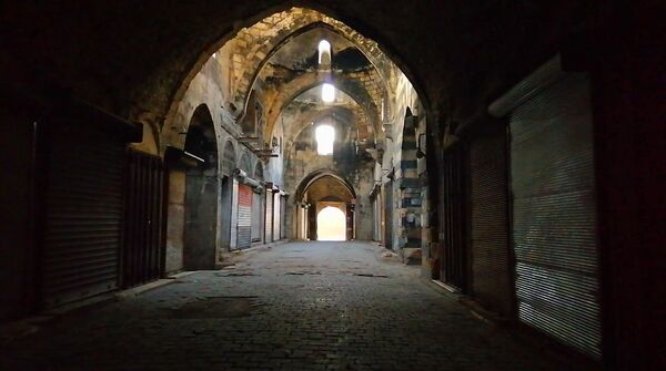 بعد الدمار... أسواق حلب الأثرية تبدأ رحلة عودتها كـأكبر سوبر ماركت في العالم (فيديو وصور) بعد الدمار... أسواق حلب الأثرية تبدأ رحلة عودتها كـأكبر سوبر ماركت في العالم (فيديو وصور) - سبوتنيك عربي