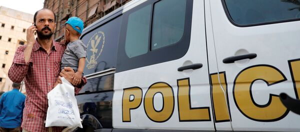 سيارات شرطة بالقرب من معهد الأورام في القاهرة سيارات شرطة بالقرب من معهد الأورام في القاهرة - سبوتنيك عربي