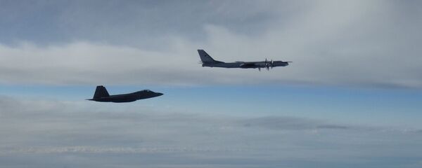 المقاتلة الروسية تو-95 والأمريكية إف-22 - سبوتنيك عربي