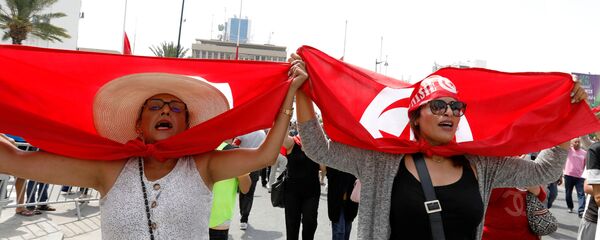 تونسيات في جنازة السبسي - سبوتنيك عربي