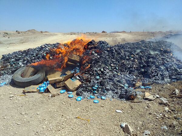 السلطات السورية تتلف 14 ألف طرد جبنة مصرية فاسدة (صور وفيديو) - سبوتنيك عربي