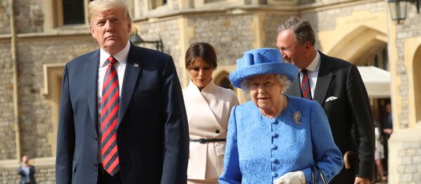 ملكة بريطانيا إليزابيث الثانية والرئيس الأمريكي دونالد ترامب ملكة بريطانيا إليزابيث الثانية والرئيس الأمريكي دونالد ترامب - سبوتنيك عربي