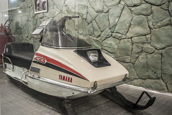 مركبة للسير على الثلج (Yamaha SL433F) لآخر شاه إيراني، محمد رضا بهلوي، في متحف السيارات الملكية على أراضي مقر إقامة الشاه السابق في قصر سعد آباد في إيران. - سبوتنيك عربي