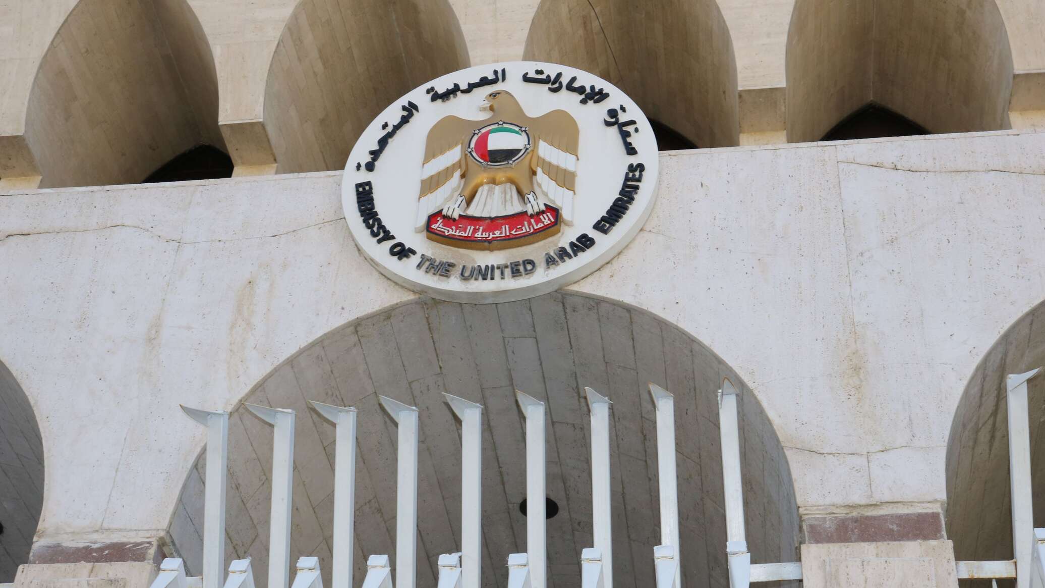 الإمارات تدين بأشد العبارات الاعتداء على سفارتها في دمشق... صور وفيديو