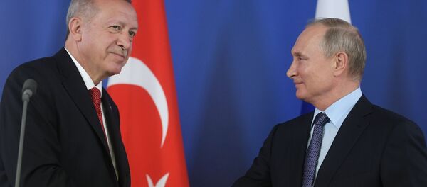 الرئيس الروسي فلاديمير بوتين والرئيس التركي رجب طيب أردوغان في مؤتمر صحفي عقب نتائج المفاوضات الروسية التركية على هامش معرض المجال الجوي الدولي MAKS-2019 الرئيس الروسي فلاديمير بوتين والرئيس التركي رجب طيب أردوغان في مؤتمر صحفي عقب نتائج المفاوضات الروسية التركية على هامش معرض المجال الجوي الدولي MAKS-2019 - سبوتنيك عربي