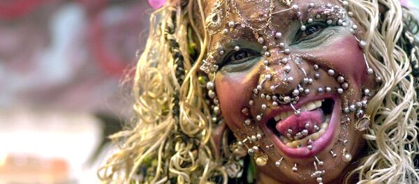 صاحبة أكبر عدد من الـ بيرسينغ، إلياين دافيدسون من البرازيل، 2004 - سبوتنيك عربي